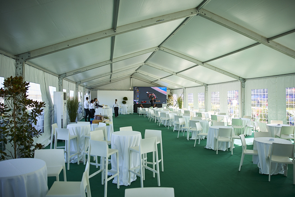 Race Track Lounge – Bild 2